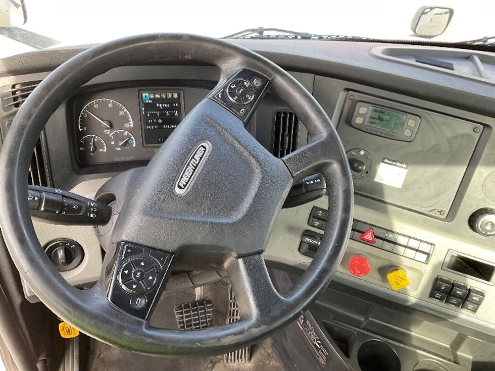 Day Cab Tractor-Heavy Duty Tractors-Freightliner-2020-T12664ST-Fort Wayne-IN-574,792\n\t\tmiles-$ 35,500 - Image 11
