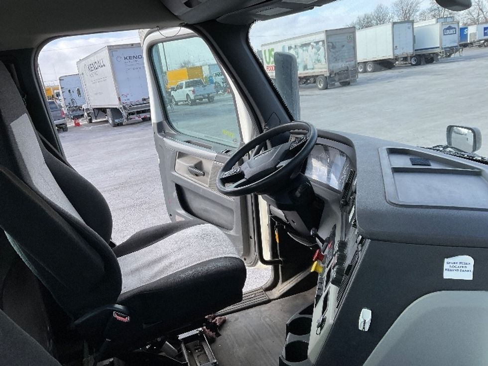 Day Cab Tractor-Heavy Duty Tractors-Freightliner-2020-T12664ST-Fort Wayne-IN-574,792\n\t\tmiles-$ 35,500 - Image 14