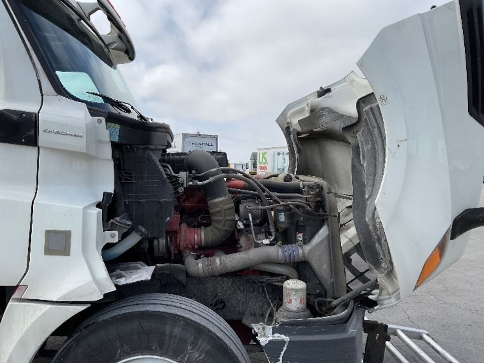 Day Cab Tractor-Heavy Duty Tractors-Freightliner-2020-T12664ST-Fort Wayne-IN-574,792\n\t\tmiles-$ 35,500 - Image 15