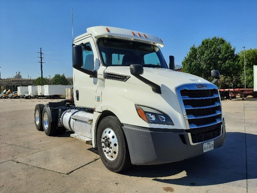 Day Cab Tractor-Heavy Duty Tractors-Freightliner-2020-T12664ST-Fort Worth-TX-161,829\n\t\tmiles-$ 70,250 - Image 1