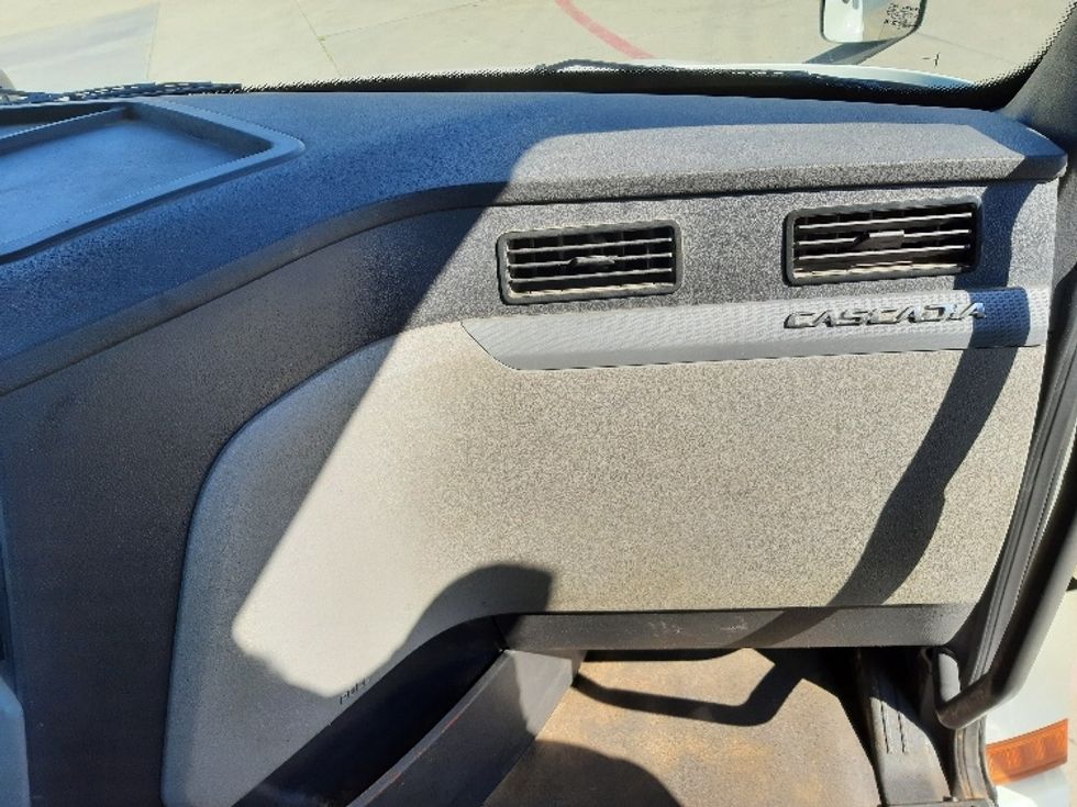 Day Cab Tractor-Heavy Duty Tractors-Freightliner-2020-T12664ST-Fort Worth-TX-161,829\n\t\tmiles-$ 70,250 - Image 13