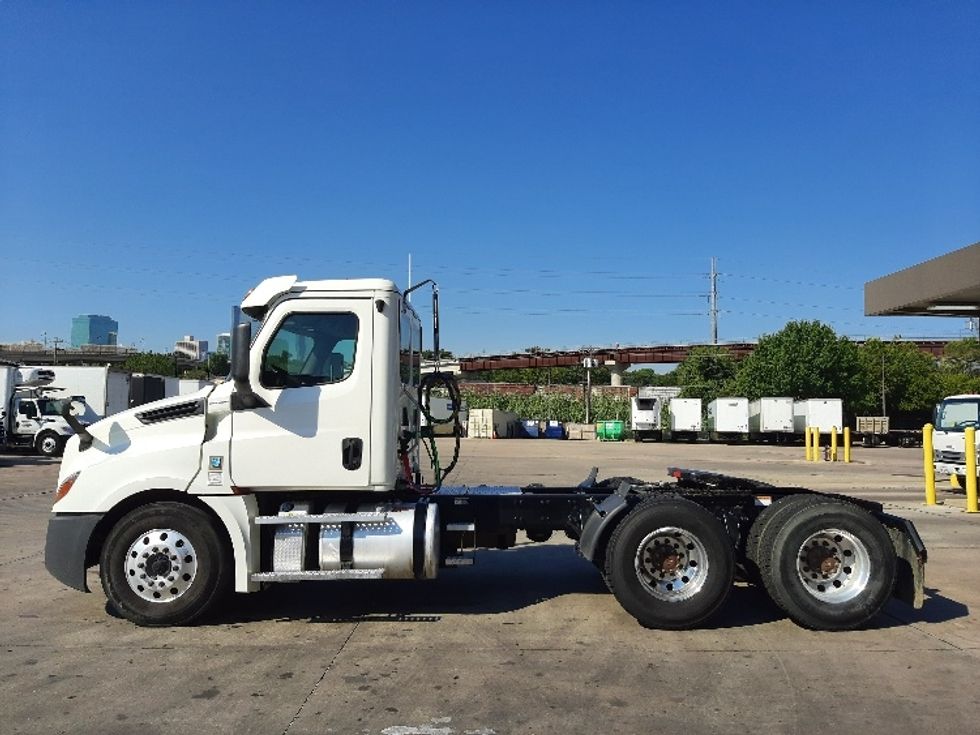 Day Cab Tractor-Heavy Duty Tractors-Freightliner-2020-T12664ST-Fort Worth-TX-161,829\n\t\tmiles-$ 70,250 - Image 4