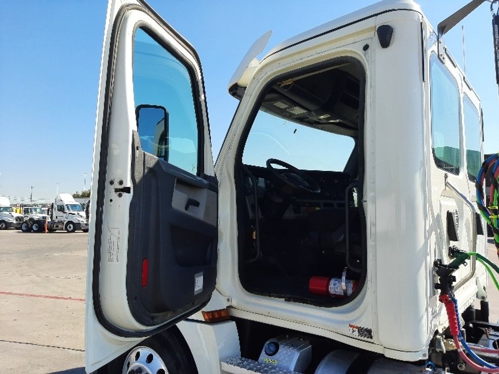 Day Cab Tractor-Heavy Duty Tractors-Freightliner-2020-T12664ST-Fort Worth-TX-161,829\n\t\tmiles-$ 70,250 - Image 9