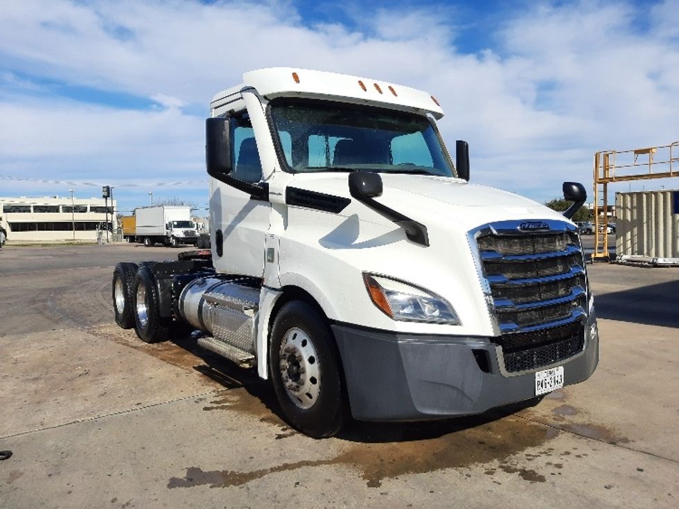 Day Cab Tractor-Heavy Duty Tractors-Freightliner-2020-T12664ST-Fort Worth-TX-193,166\n\t\tmiles-$ 67,750 - Image 1