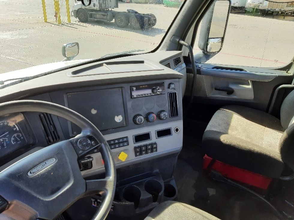 Day Cab Tractor-Heavy Duty Tractors-Freightliner-2020-T12664ST-Fort Worth-TX-193,166\n\t\tmiles-$ 67,750 - Image 10