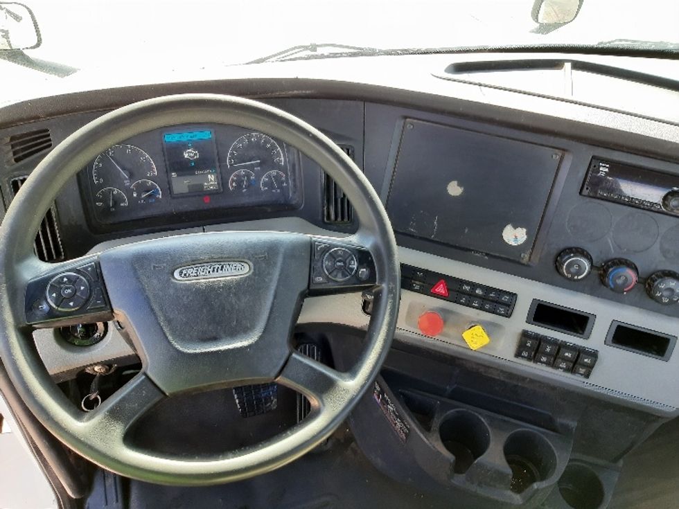 Day Cab Tractor-Heavy Duty Tractors-Freightliner-2020-T12664ST-Fort Worth-TX-193,166\n\t\tmiles-$ 67,750 - Image 11