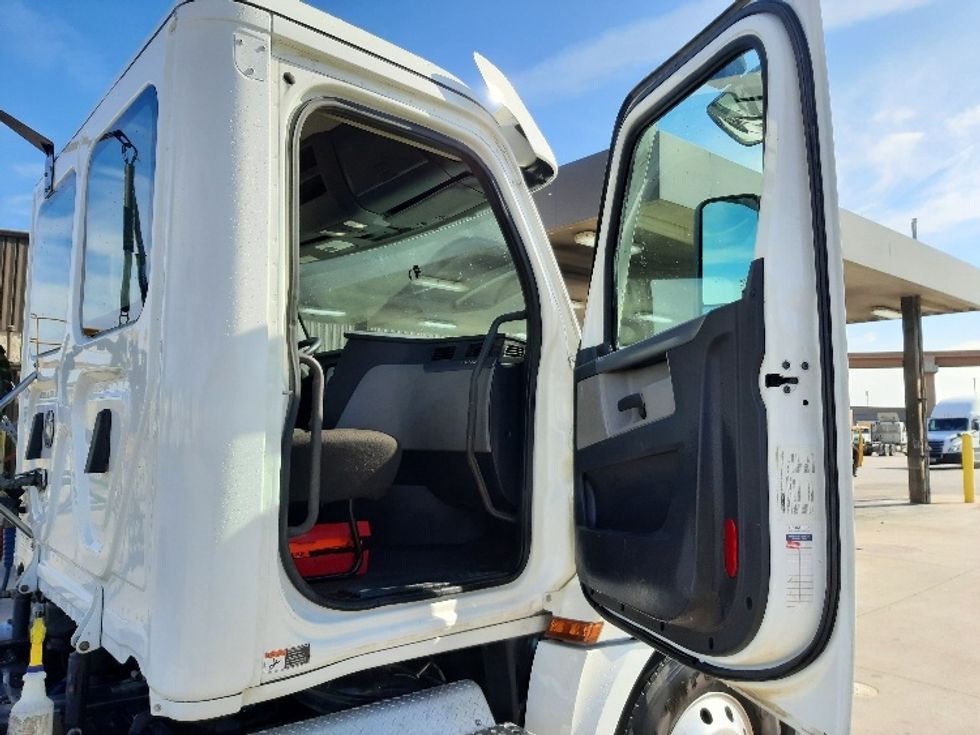 Day Cab Tractor-Heavy Duty Tractors-Freightliner-2020-T12664ST-Fort Worth-TX-193,166\n\t\tmiles-$ 67,750 - Image 12