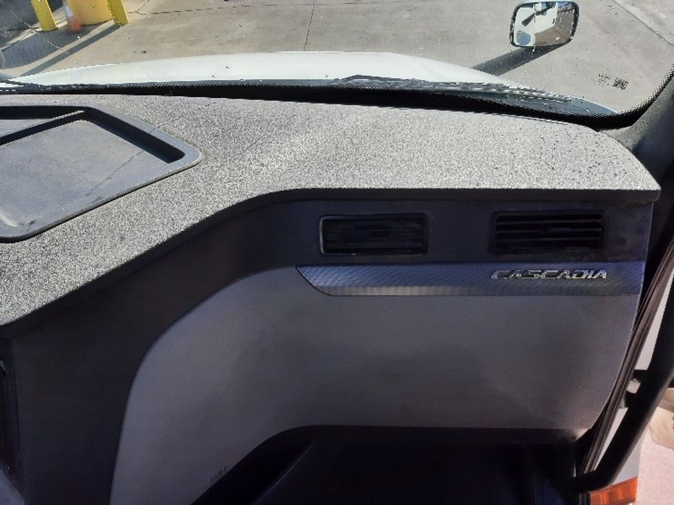 Day Cab Tractor-Heavy Duty Tractors-Freightliner-2020-T12664ST-Fort Worth-TX-193,166\n\t\tmiles-$ 67,750 - Image 13