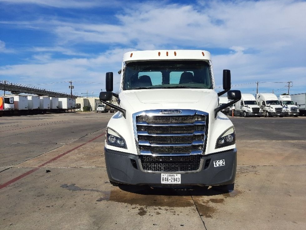 Day Cab Tractor-Heavy Duty Tractors-Freightliner-2020-T12664ST-Fort Worth-TX-193,166\n\t\tmiles-$ 67,750 - Image 2