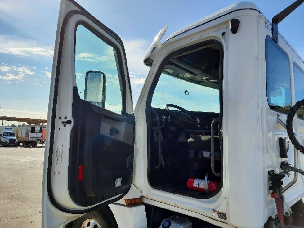 Day Cab Tractor-Heavy Duty Tractors-Freightliner-2020-T12664ST-Fort Worth-TX-193,166\n\t\tmiles-$ 67,750 - Image 9