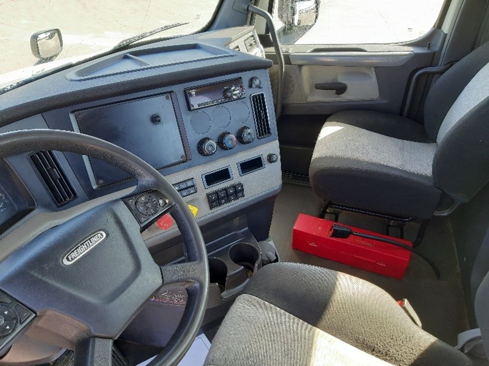 Day Cab Tractor-Heavy Duty Tractors-Freightliner-2020-T12664ST-Fort Worth-TX-204,014\n\t\tmiles-$ 70,750 - Image 10
