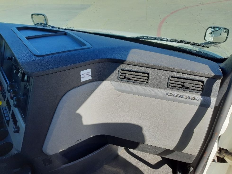 Day Cab Tractor-Heavy Duty Tractors-Freightliner-2020-T12664ST-Fort Worth-TX-204,014\n\t\tmiles-$ 70,750 - Image 13