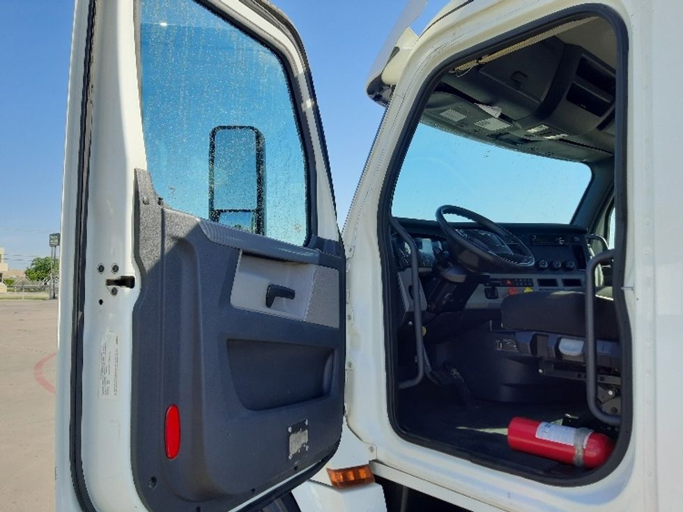 Day Cab Tractor-Heavy Duty Tractors-Freightliner-2020-T12664ST-Fort Worth-TX-204,014\n\t\tmiles-$ 70,750 - Image 9