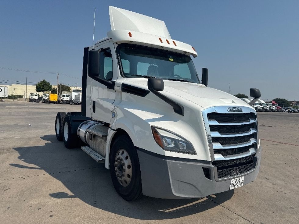 Day Cab Tractor-Heavy Duty Tractors-Freightliner-2020-T12664ST-Fort Worth-TX-226,164\n\t\tmiles-$ 68,250 - Image 1