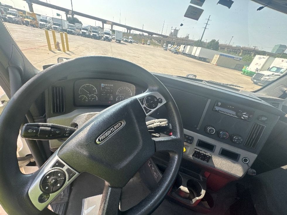 Day Cab Tractor-Heavy Duty Tractors-Freightliner-2020-T12664ST-Fort Worth-TX-226,164\n\t\tmiles-$ 68,250 - Image 11