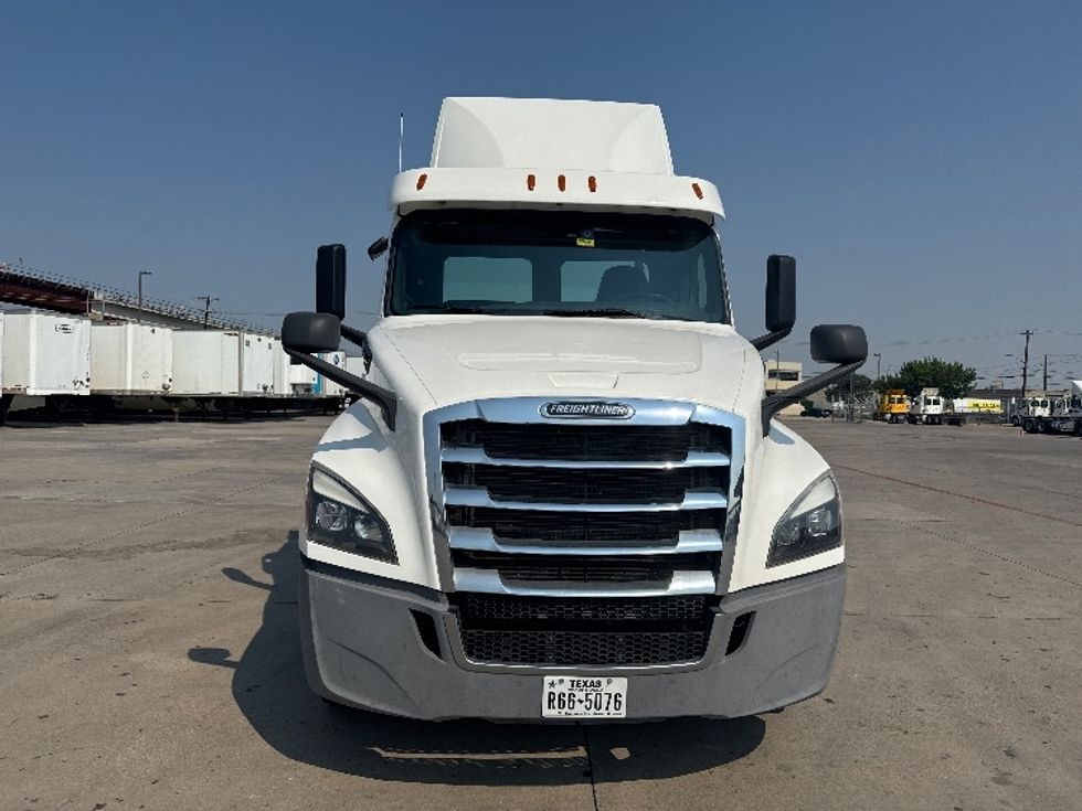 Day Cab Tractor-Heavy Duty Tractors-Freightliner-2020-T12664ST-Fort Worth-TX-226,164\n\t\tmiles-$ 68,250 - Image 2