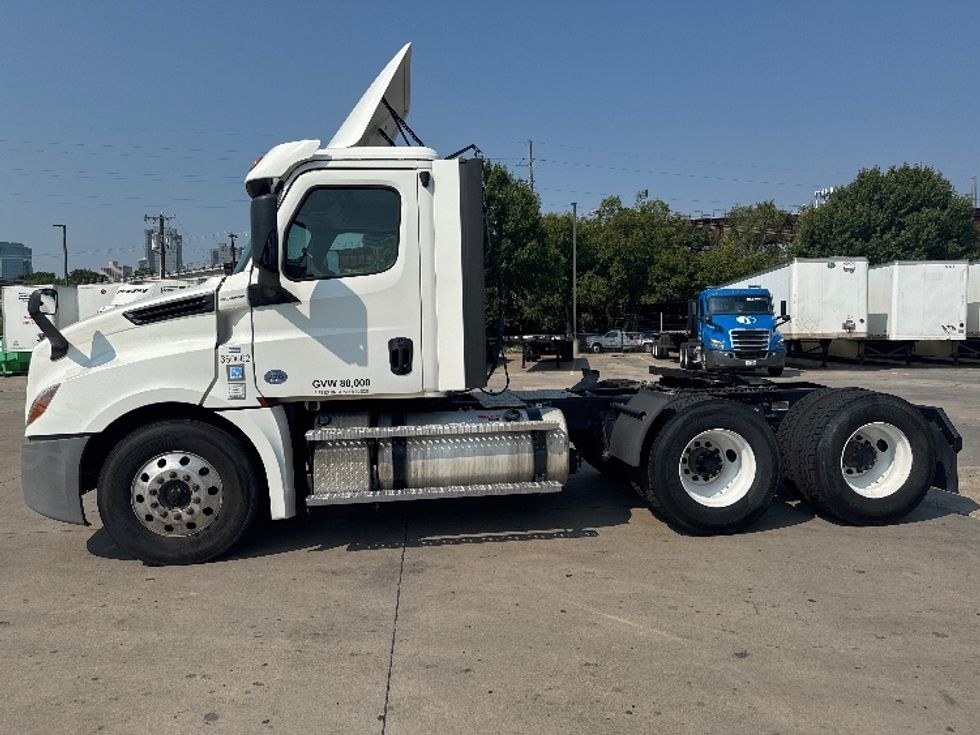 Day Cab Tractor-Heavy Duty Tractors-Freightliner-2020-T12664ST-Fort Worth-TX-226,164\n\t\tmiles-$ 68,250 - Image 4