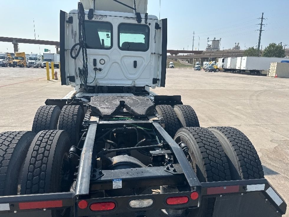 Day Cab Tractor-Heavy Duty Tractors-Freightliner-2020-T12664ST-Fort Worth-TX-226,164\n\t\tmiles-$ 68,250 - Image 6