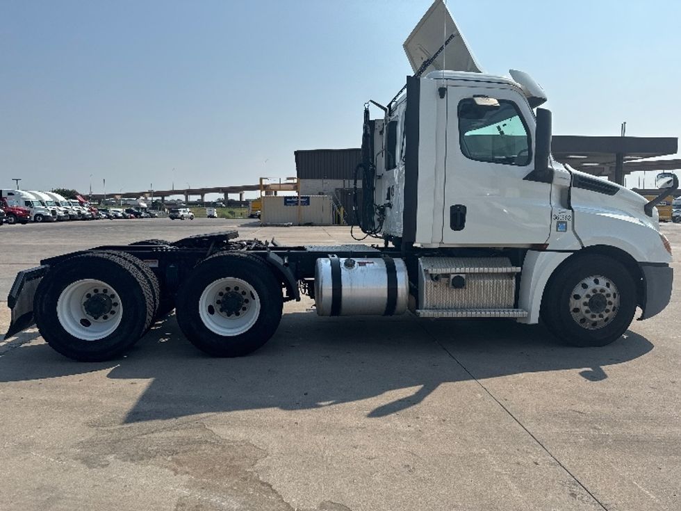 Day Cab Tractor-Heavy Duty Tractors-Freightliner-2020-T12664ST-Fort Worth-TX-226,164\n\t\tmiles-$ 68,250 - Image 8