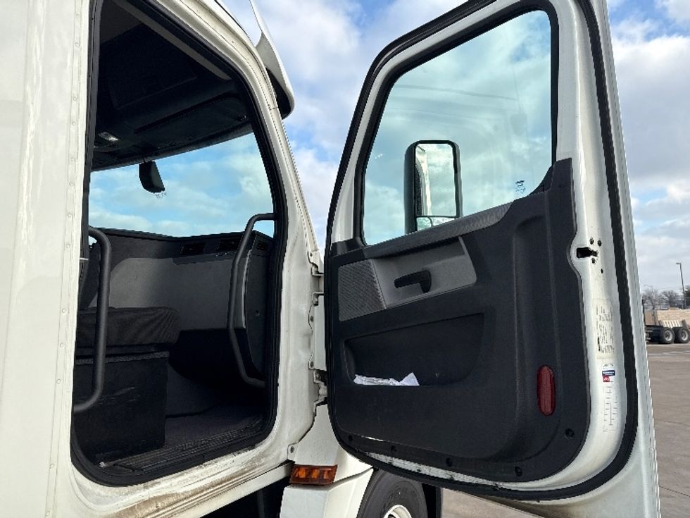 Day Cab Tractor-Heavy Duty Tractors-Freightliner-2020-T12664ST-Fort Worth-TX-275,336\n\t\tmiles-$ 61,500 - Image 12