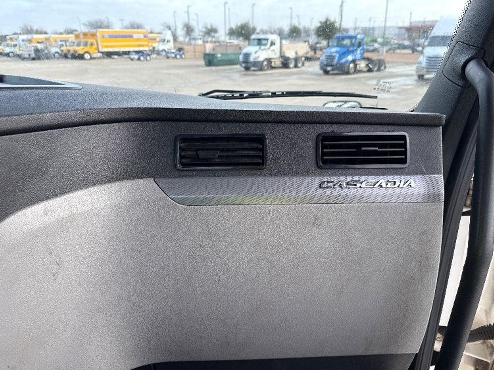 Day Cab Tractor-Heavy Duty Tractors-Freightliner-2020-T12664ST-Fort Worth-TX-275,336\n\t\tmiles-$ 61,500 - Image 13