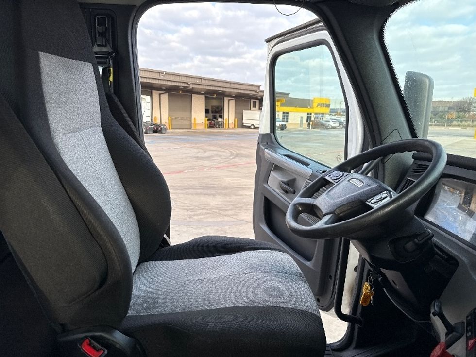 Day Cab Tractor-Heavy Duty Tractors-Freightliner-2020-T12664ST-Fort Worth-TX-275,336\n\t\tmiles-$ 61,500 - Image 14