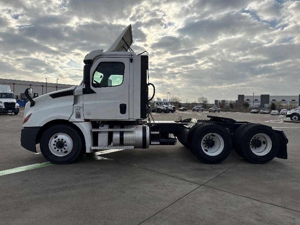 Day Cab Tractor-Heavy Duty Tractors-Freightliner-2020-T12664ST-Fort Worth-TX-275,336\n\t\tmiles-$ 61,500 - Image 4