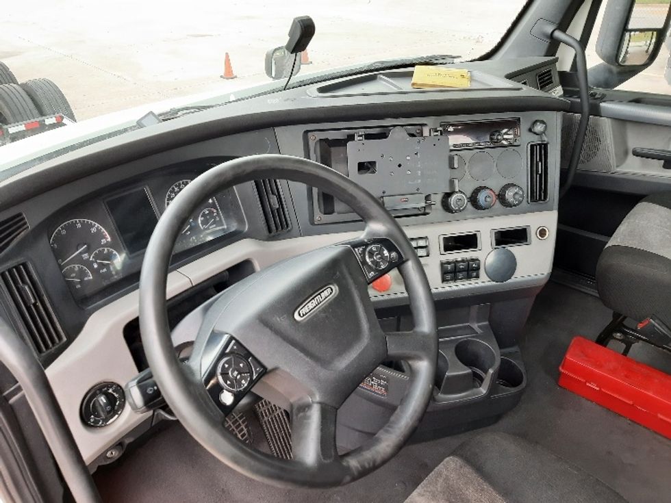 Day Cab Tractor-Heavy Duty Tractors-Freightliner-2020-T12664ST-Fort Worth-TX-781,604\n\t\tmiles-$ 10,000 - Image 10