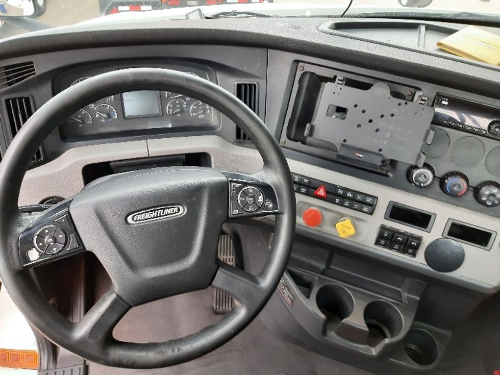 Day Cab Tractor-Heavy Duty Tractors-Freightliner-2020-T12664ST-Fort Worth-TX-781,604\n\t\tmiles-$ 10,000 - Image 11