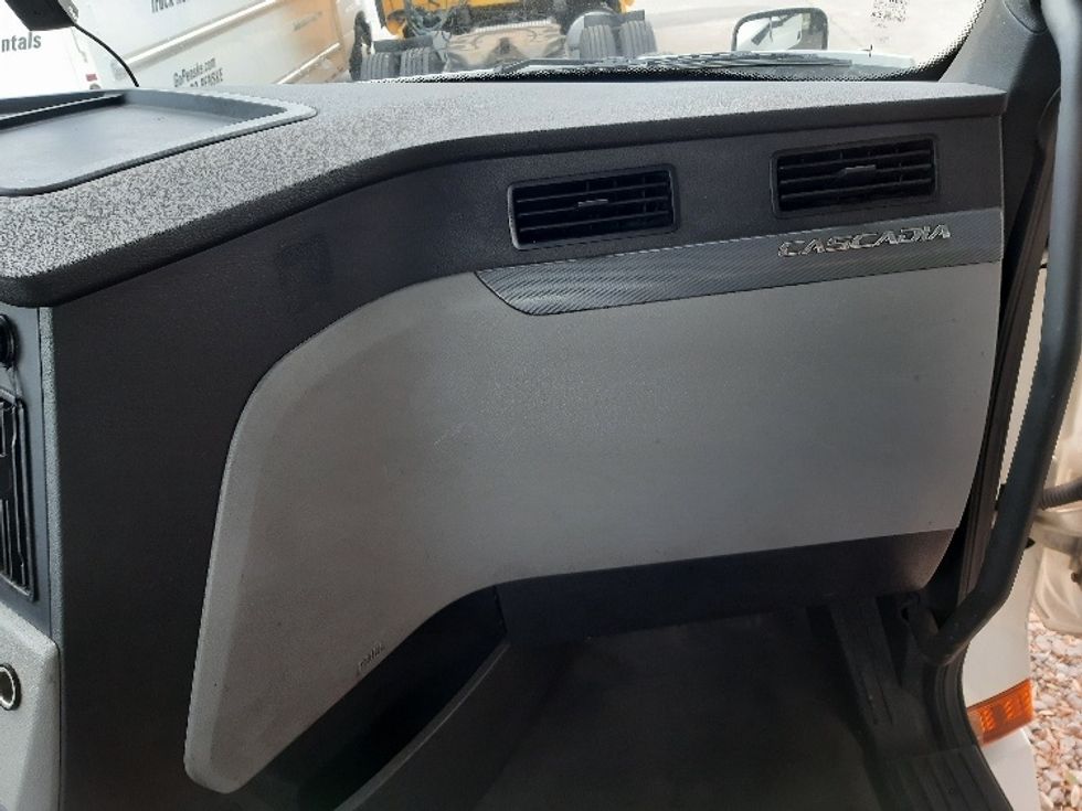 Day Cab Tractor-Heavy Duty Tractors-Freightliner-2020-T12664ST-Fort Worth-TX-781,604\n\t\tmiles-$ 10,000 - Image 13