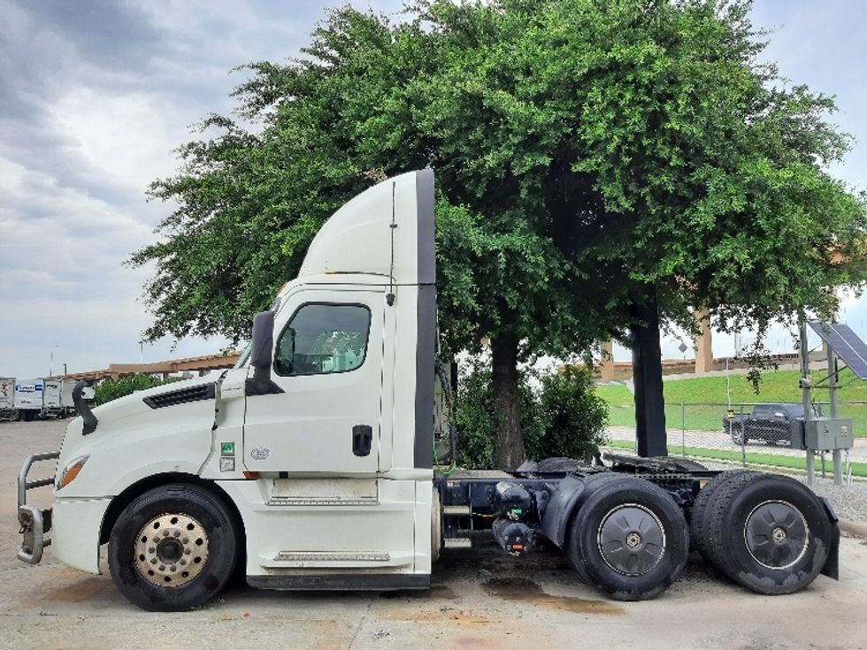 Day Cab Tractor-Heavy Duty Tractors-Freightliner-2020-T12664ST-Fort Worth-TX-781,604\n\t\tmiles-$ 10,000 - Image 4