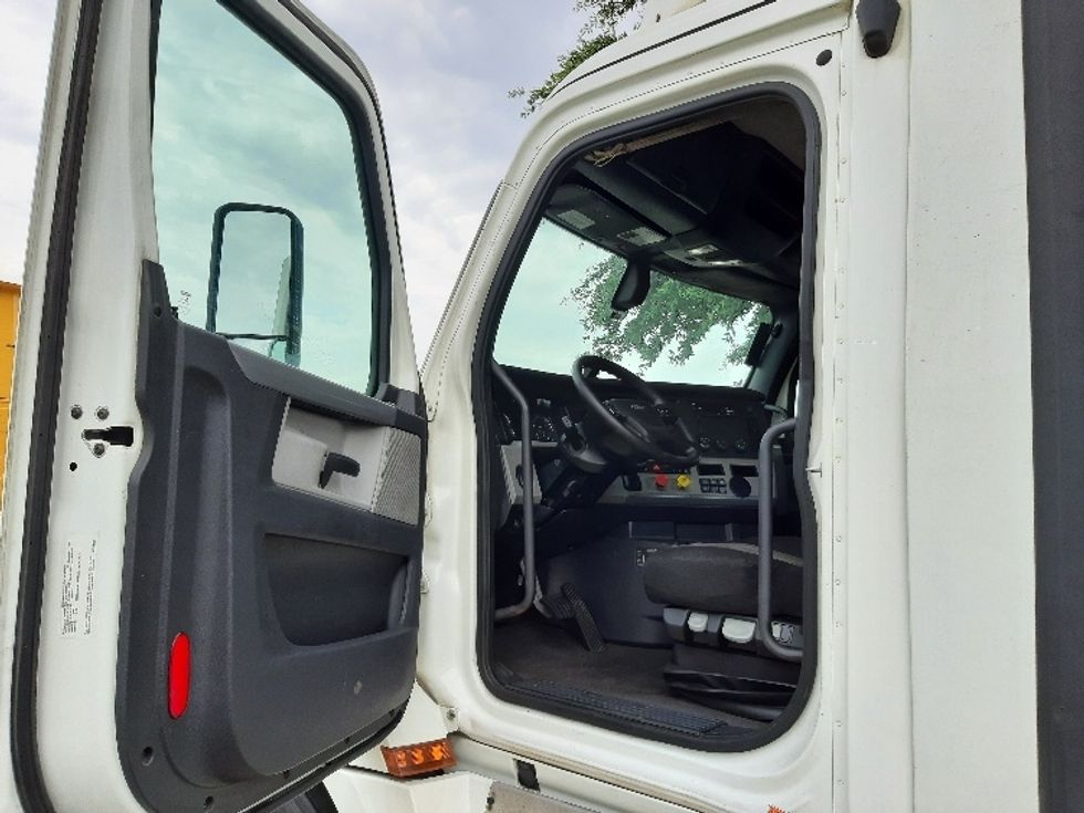 Day Cab Tractor-Heavy Duty Tractors-Freightliner-2020-T12664ST-Fort Worth-TX-781,604\n\t\tmiles-$ 10,000 - Image 9
