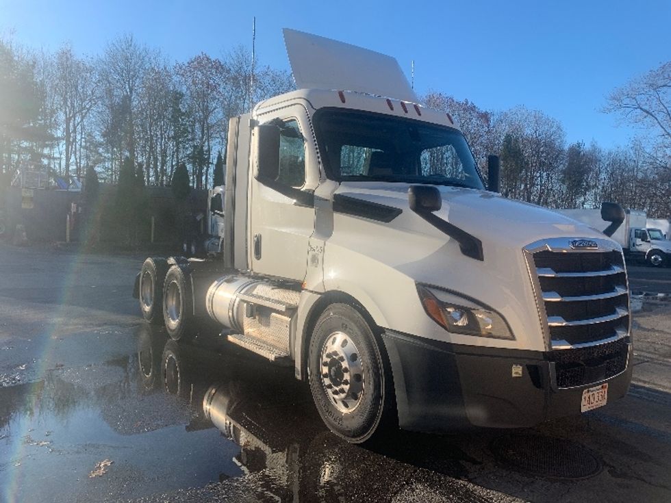 Day Cab Tractor-Heavy Duty Tractors-Freightliner-2020-T12664ST-Franklin-MA-631,252\n\t\tmiles-$ 30,750 - Image 1