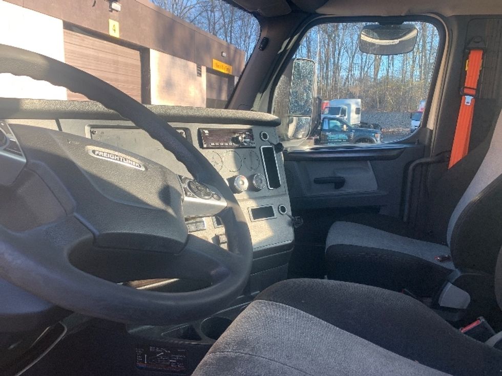 Day Cab Tractor-Heavy Duty Tractors-Freightliner-2020-T12664ST-Franklin-MA-631,252\n\t\tmiles-$ 30,750 - Image 10