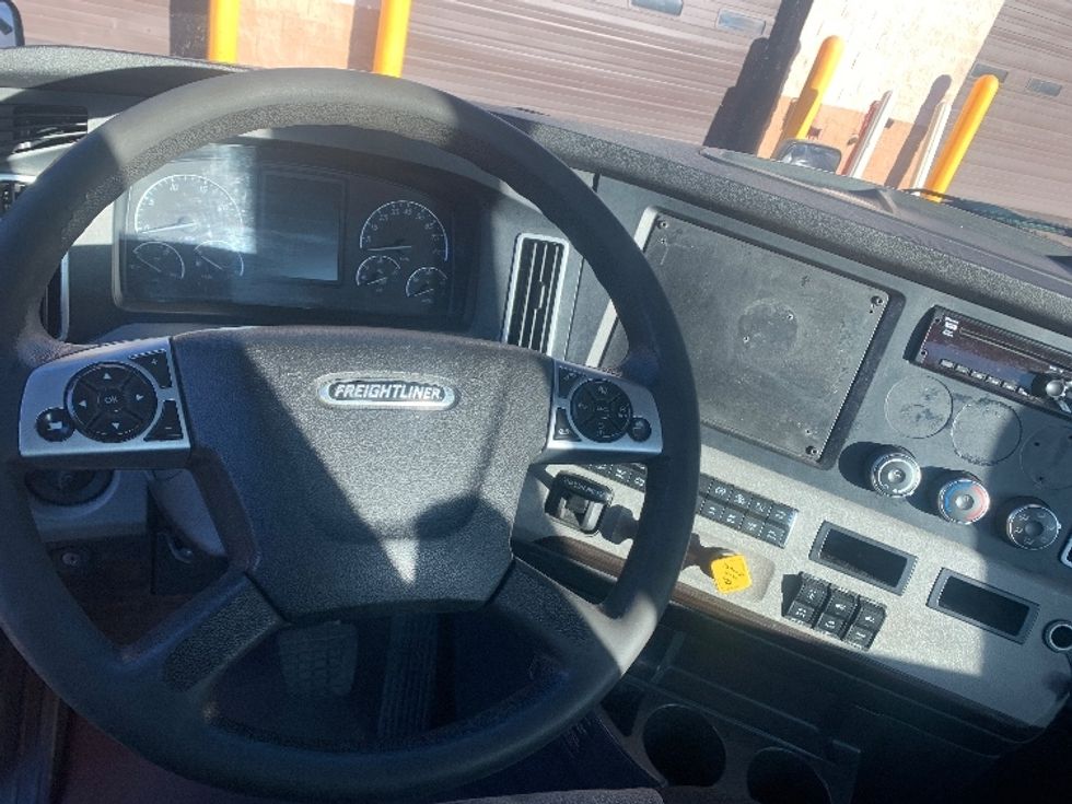 Day Cab Tractor-Heavy Duty Tractors-Freightliner-2020-T12664ST-Franklin-MA-631,252\n\t\tmiles-$ 30,750 - Image 11
