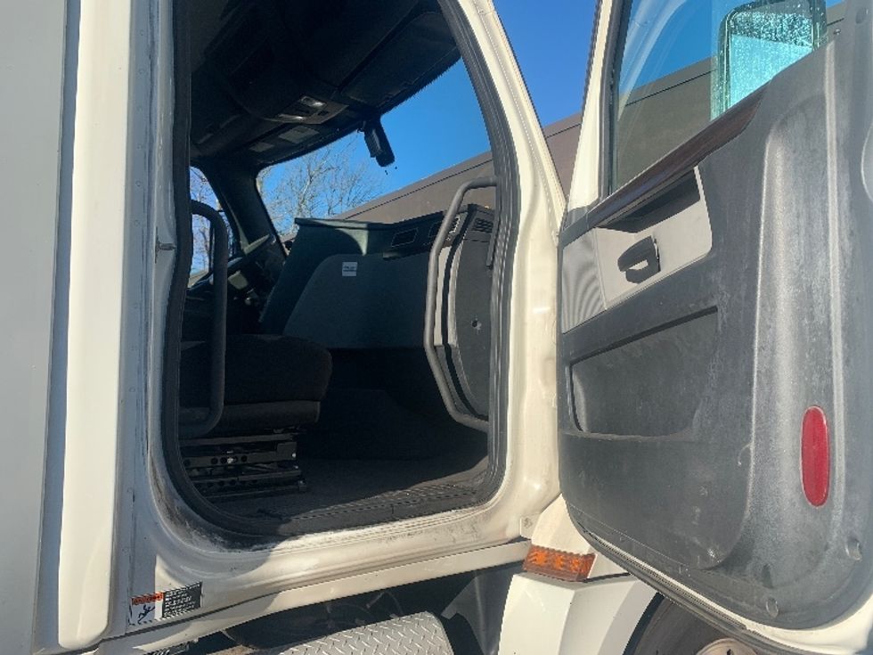 Day Cab Tractor-Heavy Duty Tractors-Freightliner-2020-T12664ST-Franklin-MA-631,252\n\t\tmiles-$ 30,750 - Image 12