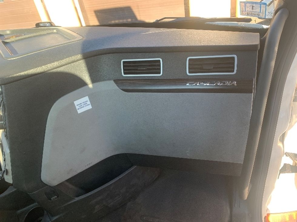 Day Cab Tractor-Heavy Duty Tractors-Freightliner-2020-T12664ST-Franklin-MA-631,252\n\t\tmiles-$ 30,750 - Image 13