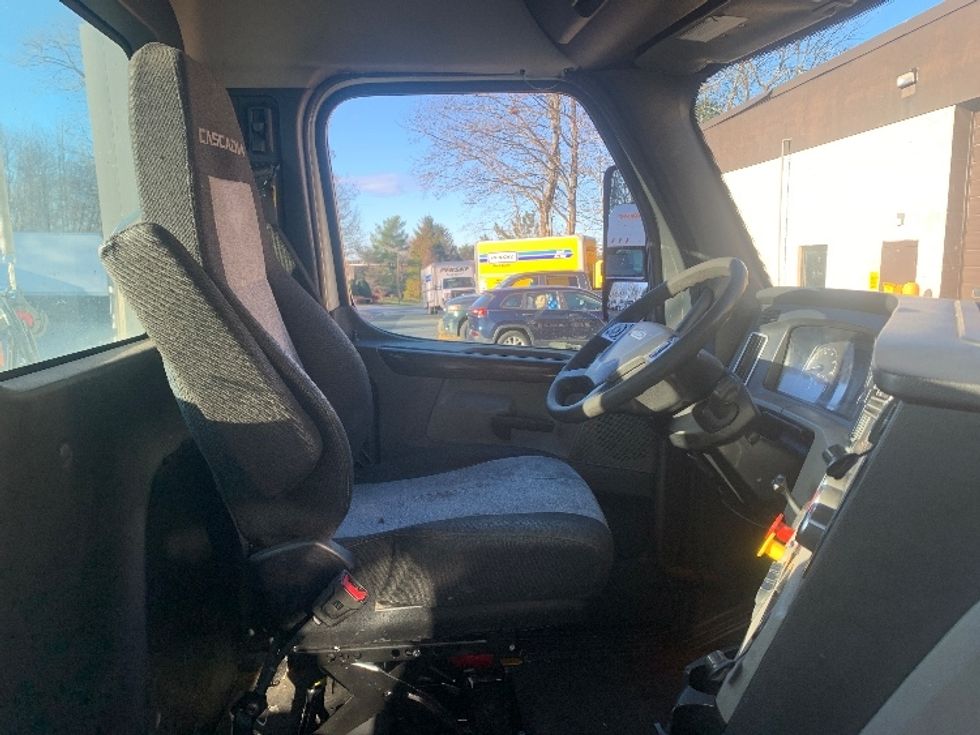 Day Cab Tractor-Heavy Duty Tractors-Freightliner-2020-T12664ST-Franklin-MA-631,252\n\t\tmiles-$ 30,750 - Image 14