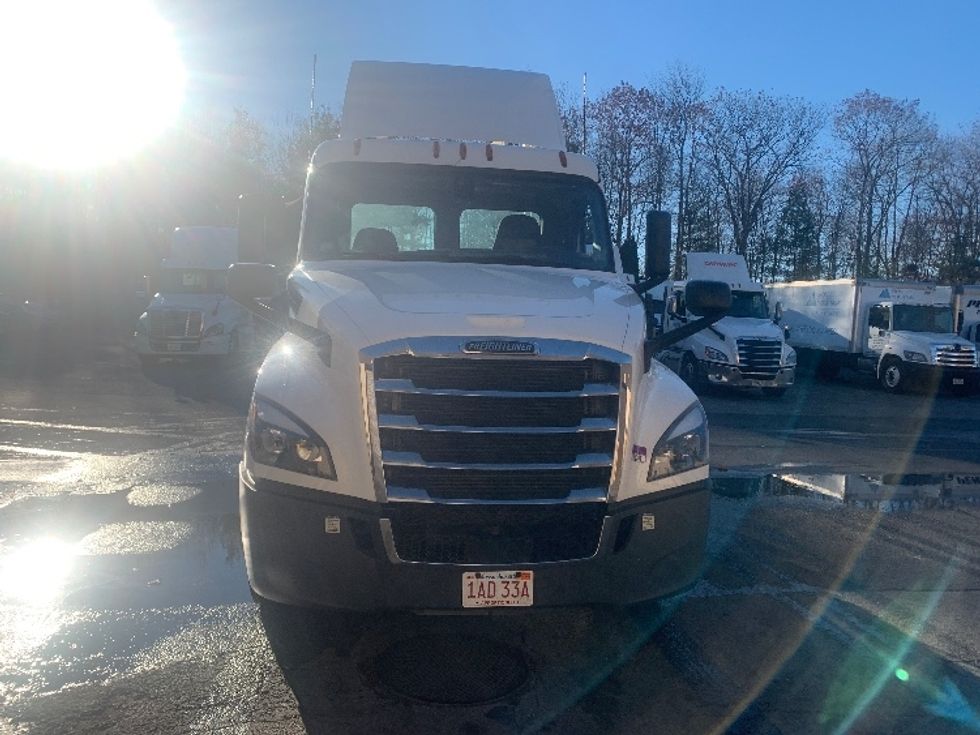 Day Cab Tractor-Heavy Duty Tractors-Freightliner-2020-T12664ST-Franklin-MA-631,252\n\t\tmiles-$ 30,750 - Image 2