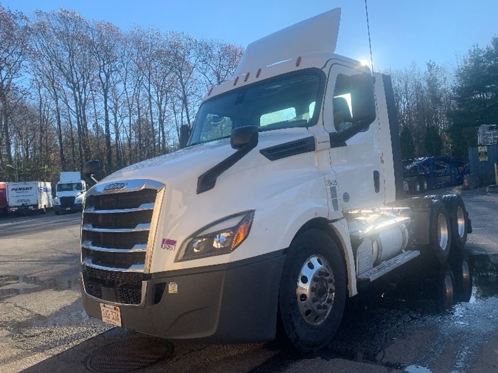 Day Cab Tractor-Heavy Duty Tractors-Freightliner-2020-T12664ST-Franklin-MA-631,252\n\t\tmiles-$ 30,750 - Image 3