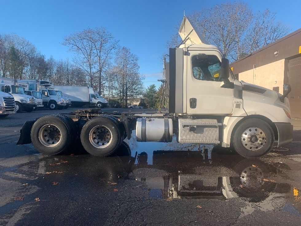 Day Cab Tractor-Heavy Duty Tractors-Freightliner-2020-T12664ST-Franklin-MA-631,252\n\t\tmiles-$ 30,750 - Image 8