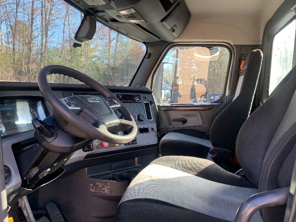 Day Cab Tractor-Heavy Duty Tractors-Freightliner-2020-T12664ST-Franklin-MA-689,274\n\t\tmiles-$ 30,750 - Image 10