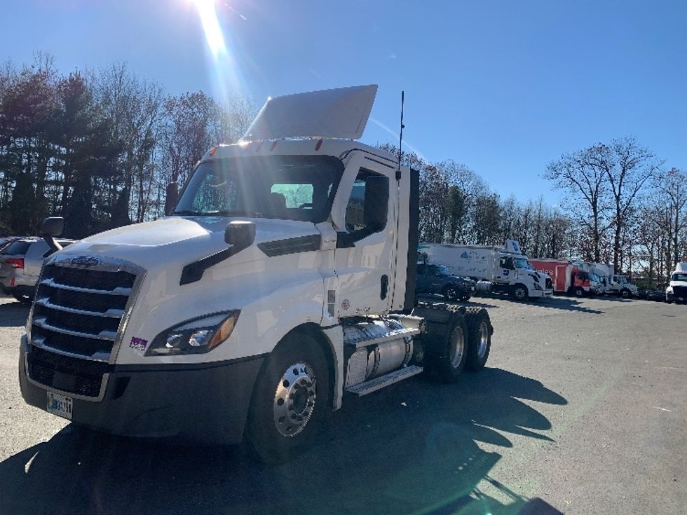 Day Cab Tractor-Heavy Duty Tractors-Freightliner-2020-T12664ST-Franklin-MA-689,274\n\t\tmiles-$ 30,750 - Image 3