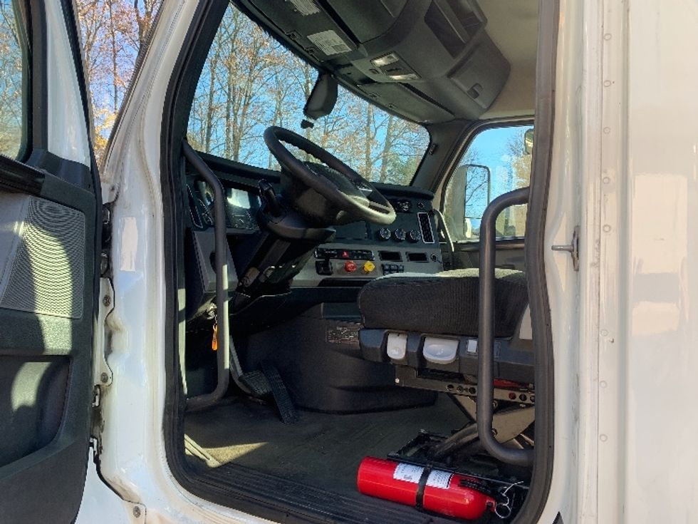 Day Cab Tractor-Heavy Duty Tractors-Freightliner-2020-T12664ST-Franklin-MA-689,274\n\t\tmiles-$ 30,750 - Image 9