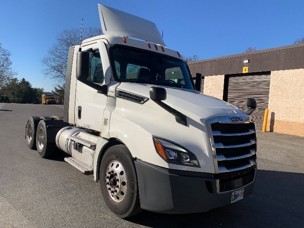 Day Cab Tractor-Heavy Duty Tractors-Freightliner-2020-T12664ST-Franklin-MA-695,743\n\t\tmiles-$ 26,500 - Image 1