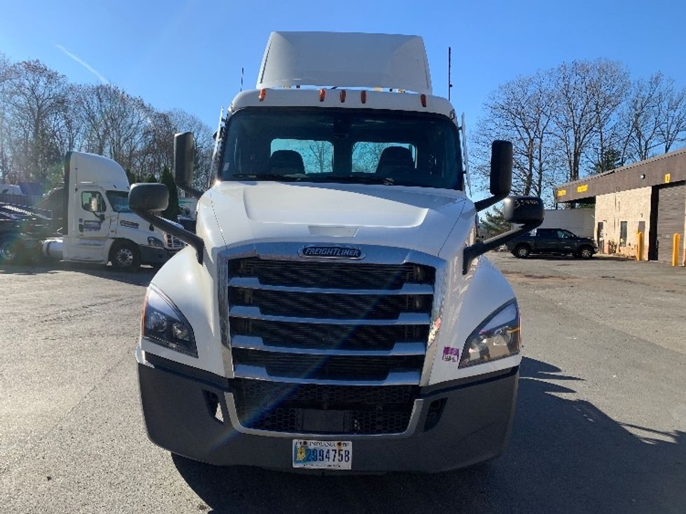 Day Cab Tractor-Heavy Duty Tractors-Freightliner-2020-T12664ST-Franklin-MA-695,743\n\t\tmiles-$ 26,500 - Image 2