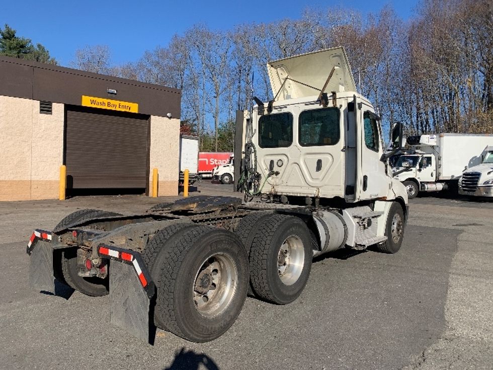 Day Cab Tractor-Heavy Duty Tractors-Freightliner-2020-T12664ST-Franklin-MA-695,743\n\t\tmiles-$ 26,500 - Image 7