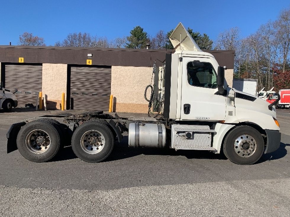Day Cab Tractor-Heavy Duty Tractors-Freightliner-2020-T12664ST-Franklin-MA-695,743\n\t\tmiles-$ 26,500 - Image 8