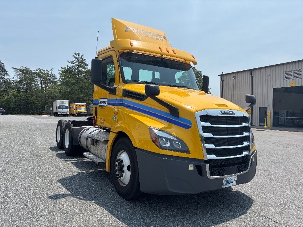Day Cab Tractor-Heavy Duty Tractors-Freightliner-2020-T12664ST-Fredericksburg-VA-606,889\n\t\tmiles-$ 27,750 - Image 1