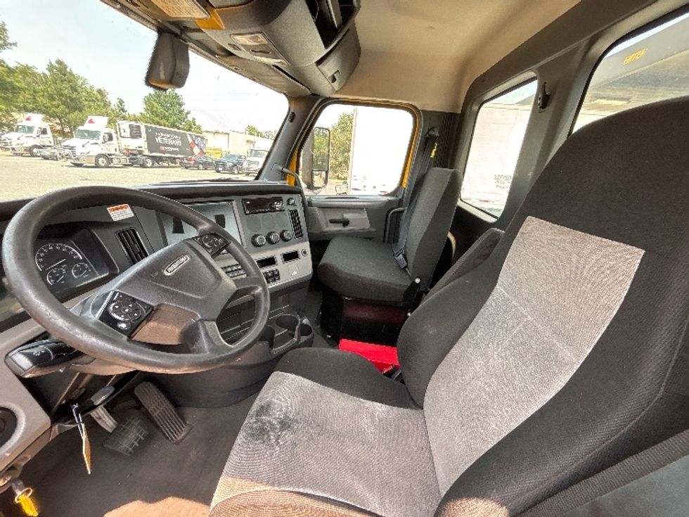 Day Cab Tractor-Heavy Duty Tractors-Freightliner-2020-T12664ST-Fredericksburg-VA-606,889\n\t\tmiles-$ 27,750 - Image 10